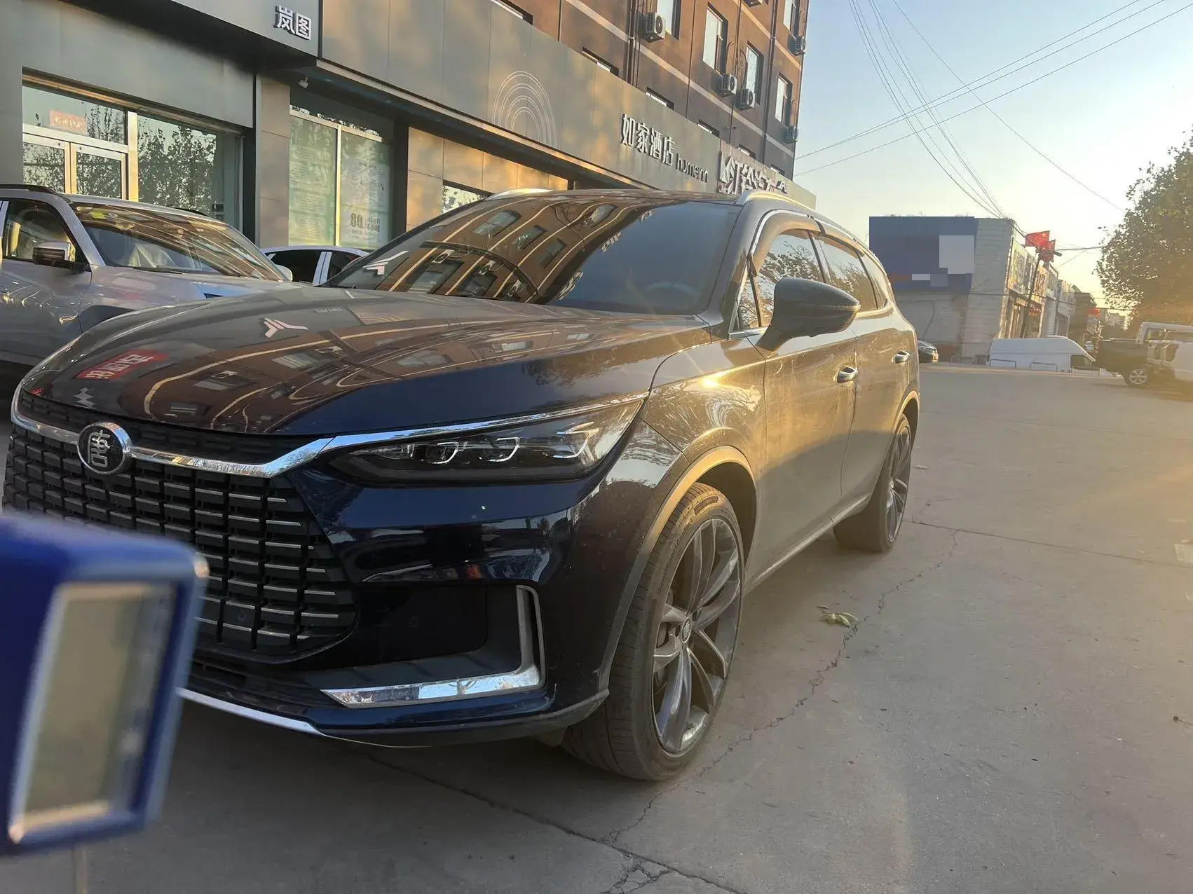 2019 BYD TANG view 1