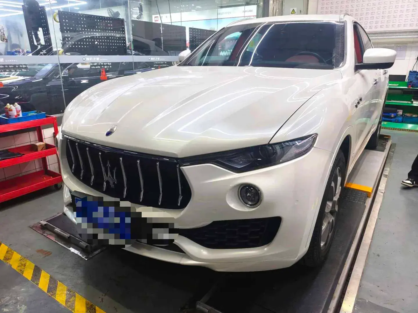 2018 MASERATI LEVANTE view 1