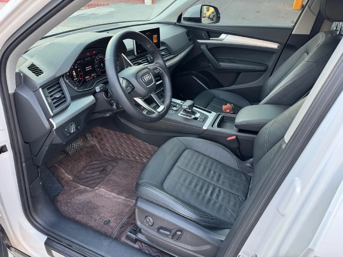 2020 Audi Q5L 2.0T 190HP L4 7DCT,autocango,china used car exporter,china ev exporter,chinese used car exporter,chinese used ev exporter