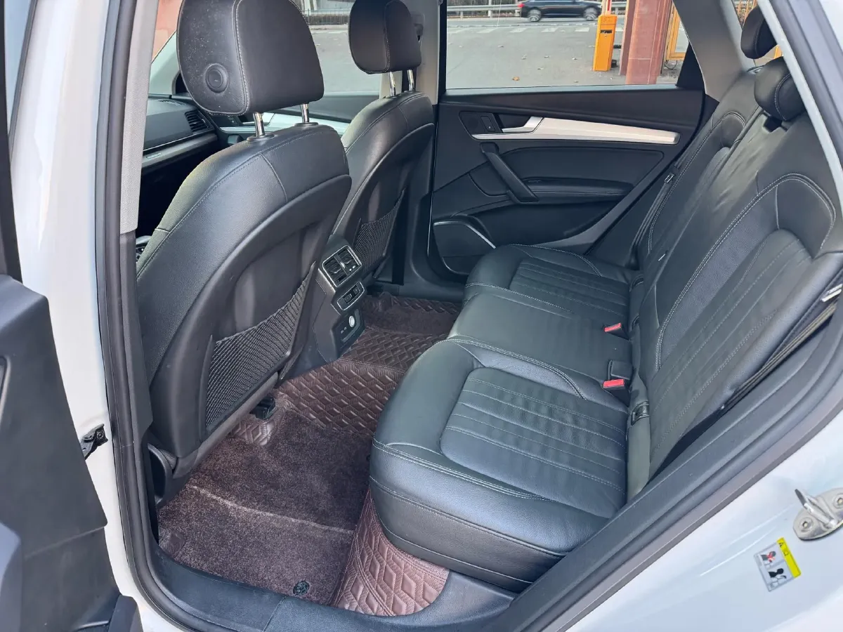 2020 Audi Q5L 2.0T 190HP L4 7DCT,autocango,china used car exporter,china ev exporter,chinese used car exporter,chinese used ev exporter