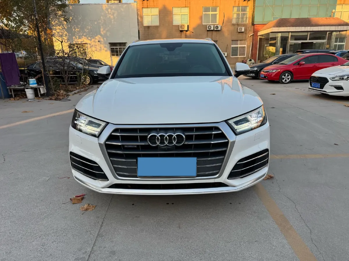 2020 Audi Q5L 2.0T 190HP L4 7DCT,autocango,china used car exporter,china ev exporter,chinese used car exporter,chinese used ev exporter