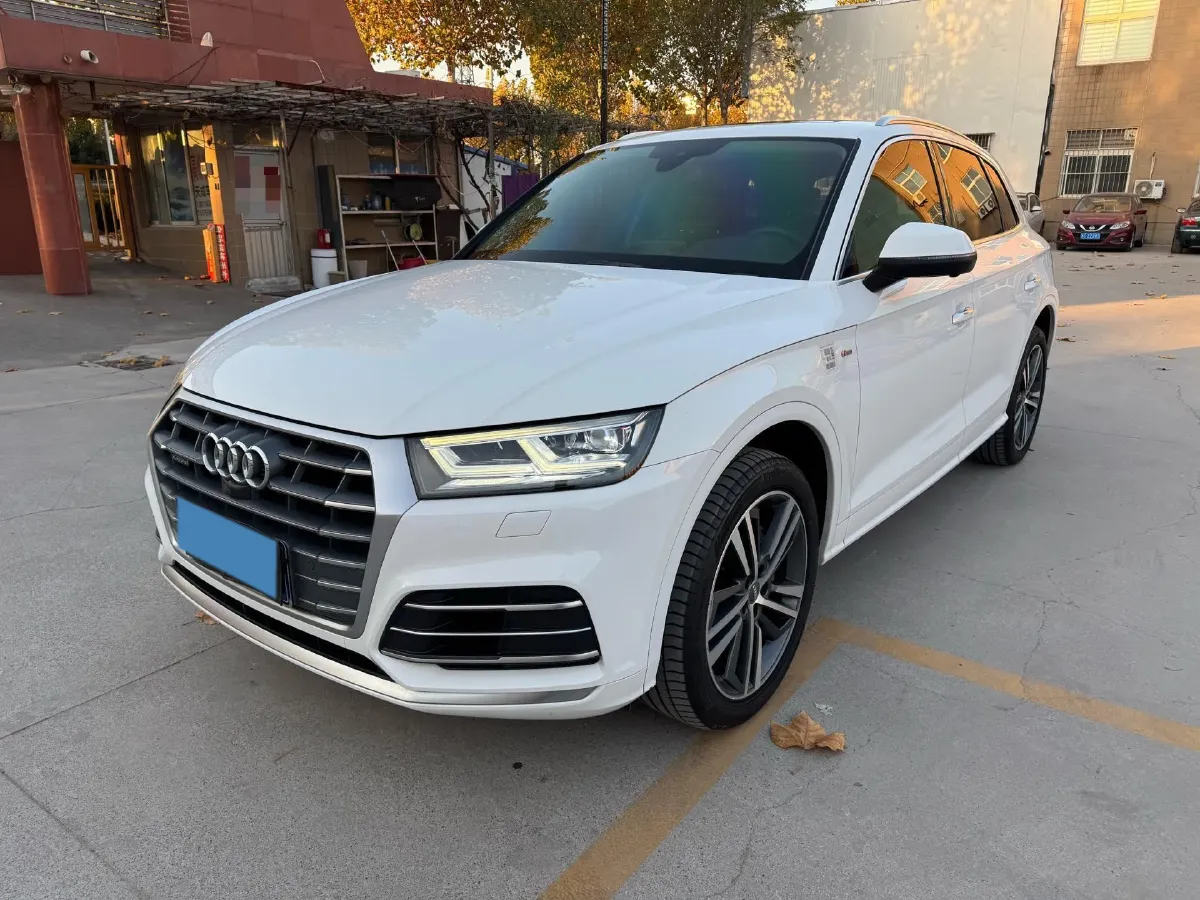 2020 Audi Q5L 2.0T 190HP L4 7DCT,autocango,china used car exporter,china ev exporter,chinese used car exporter,chinese used ev exporter