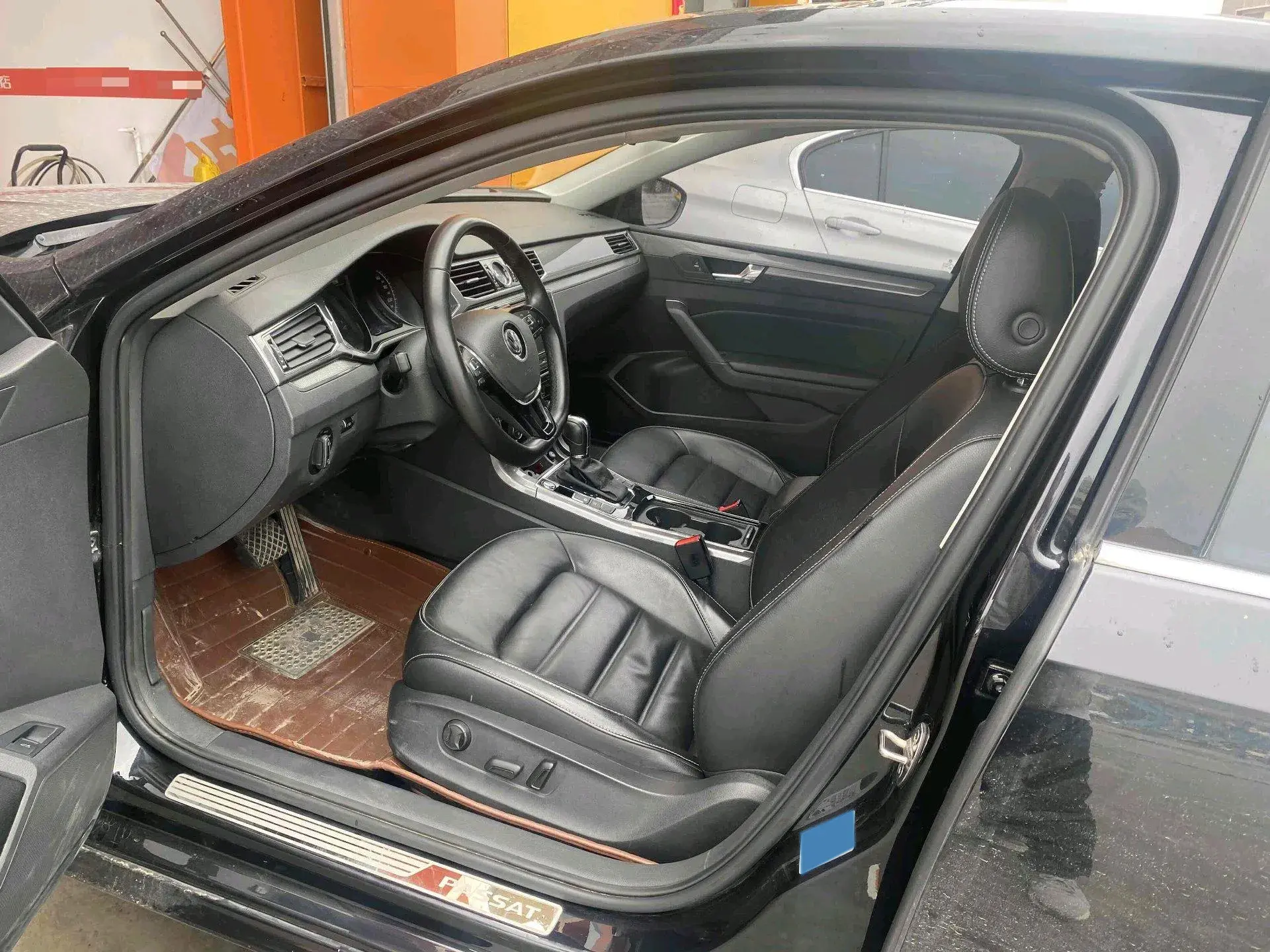 2017 VOLKSWAGEN PASSAT thumbnail 2