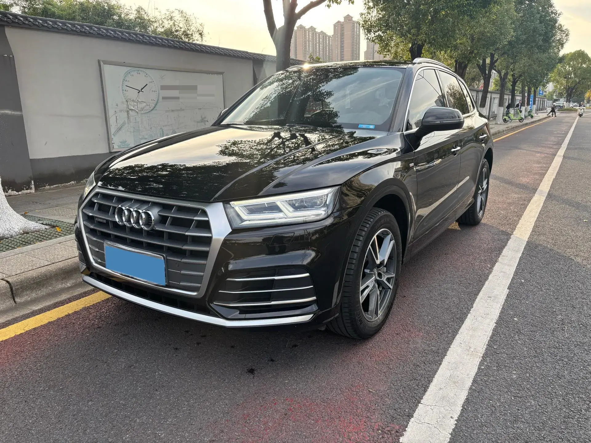 2020 AUDI Q5L view 1