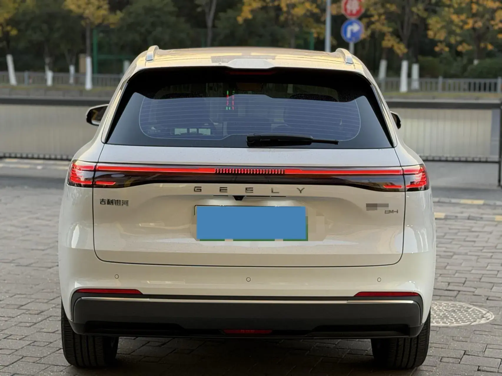 2025 GEELY GALAXY thumbnail 3