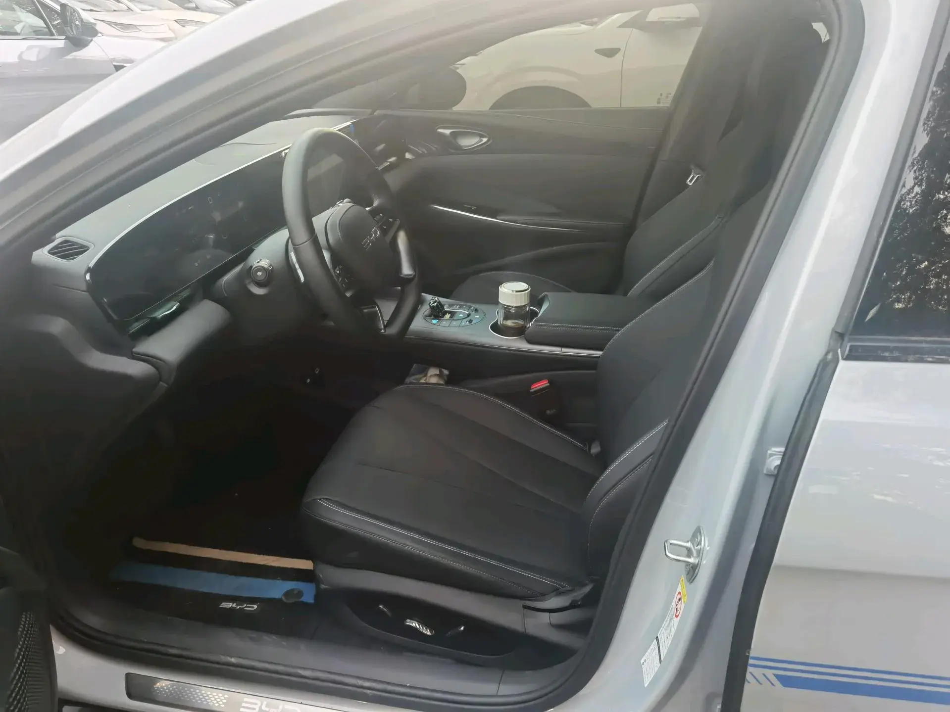 2025 BYD SEAL thumbnail 2