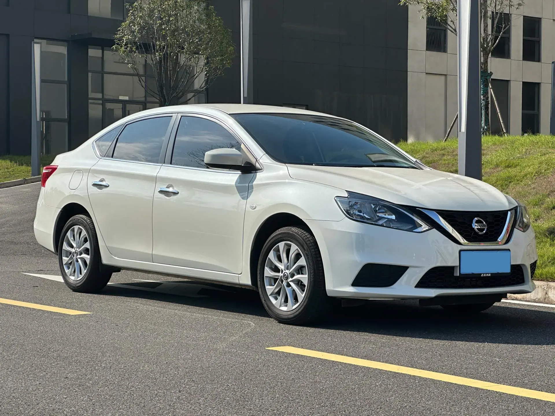 2024 NISSAN SYLPHY thumbnail 3