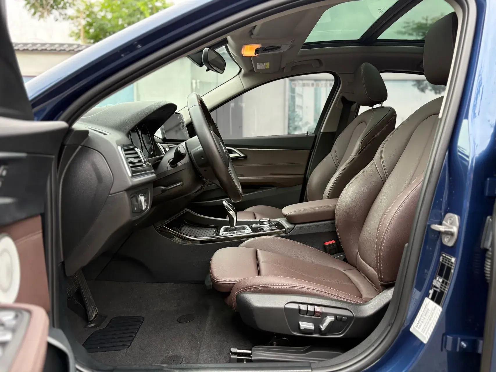 2021 BMW 1 thumbnail 4