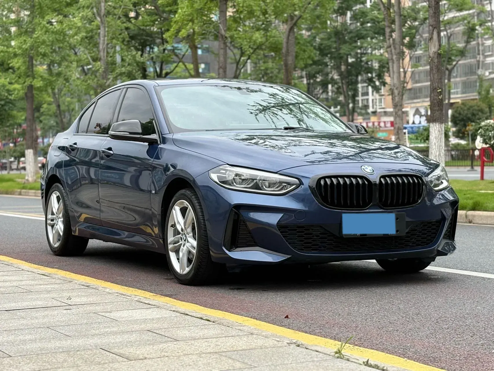 2021 BMW 1 thumbnail 3
