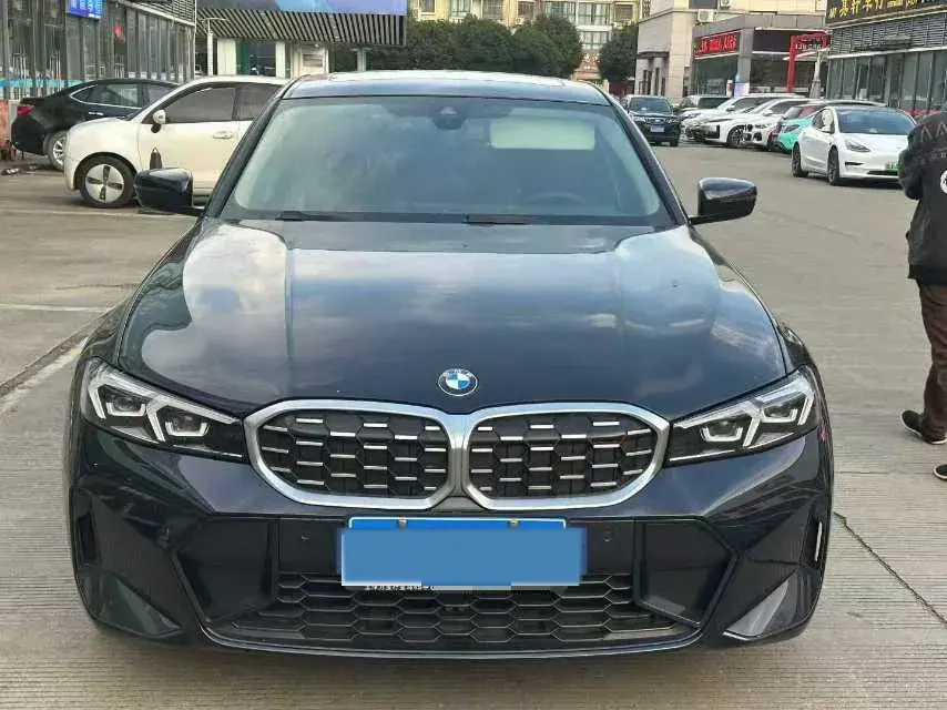 2023 BMW 3 thumbnail 2
