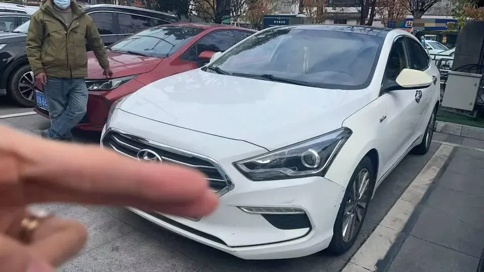 2017 HYUNDAI MISTRA view 1