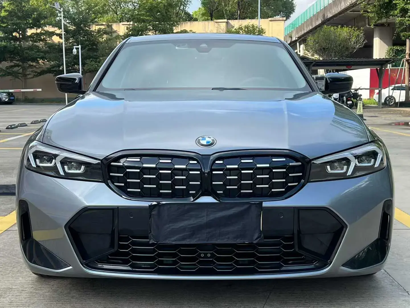 2024 BMW 3 thumbnail 2