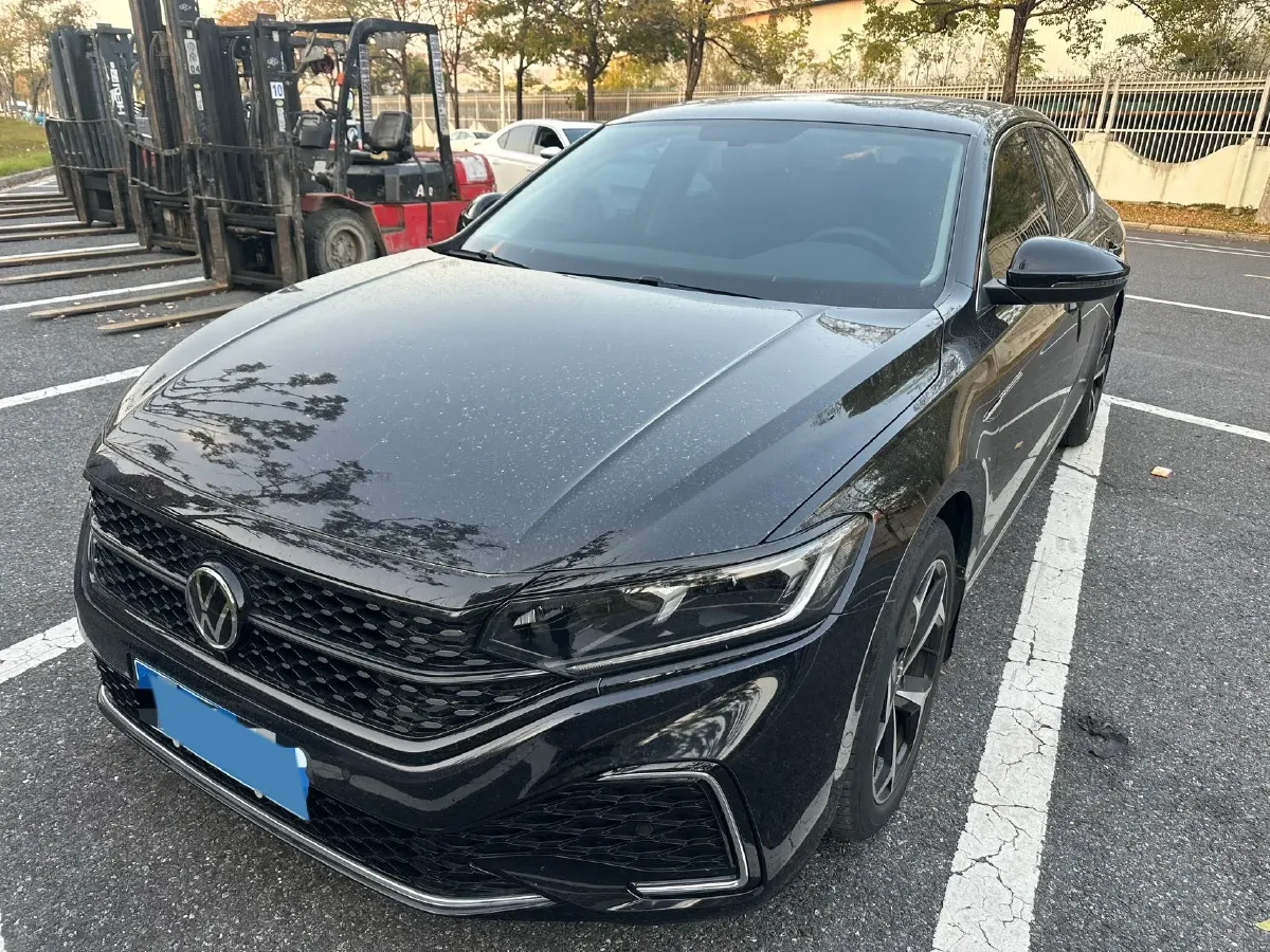 2024 Volkswagen Passat 2.0T 220HP L4 7DCT,autocango,china used car exporter,china ev exporter,chinese used car exporter,chinese used ev exporter