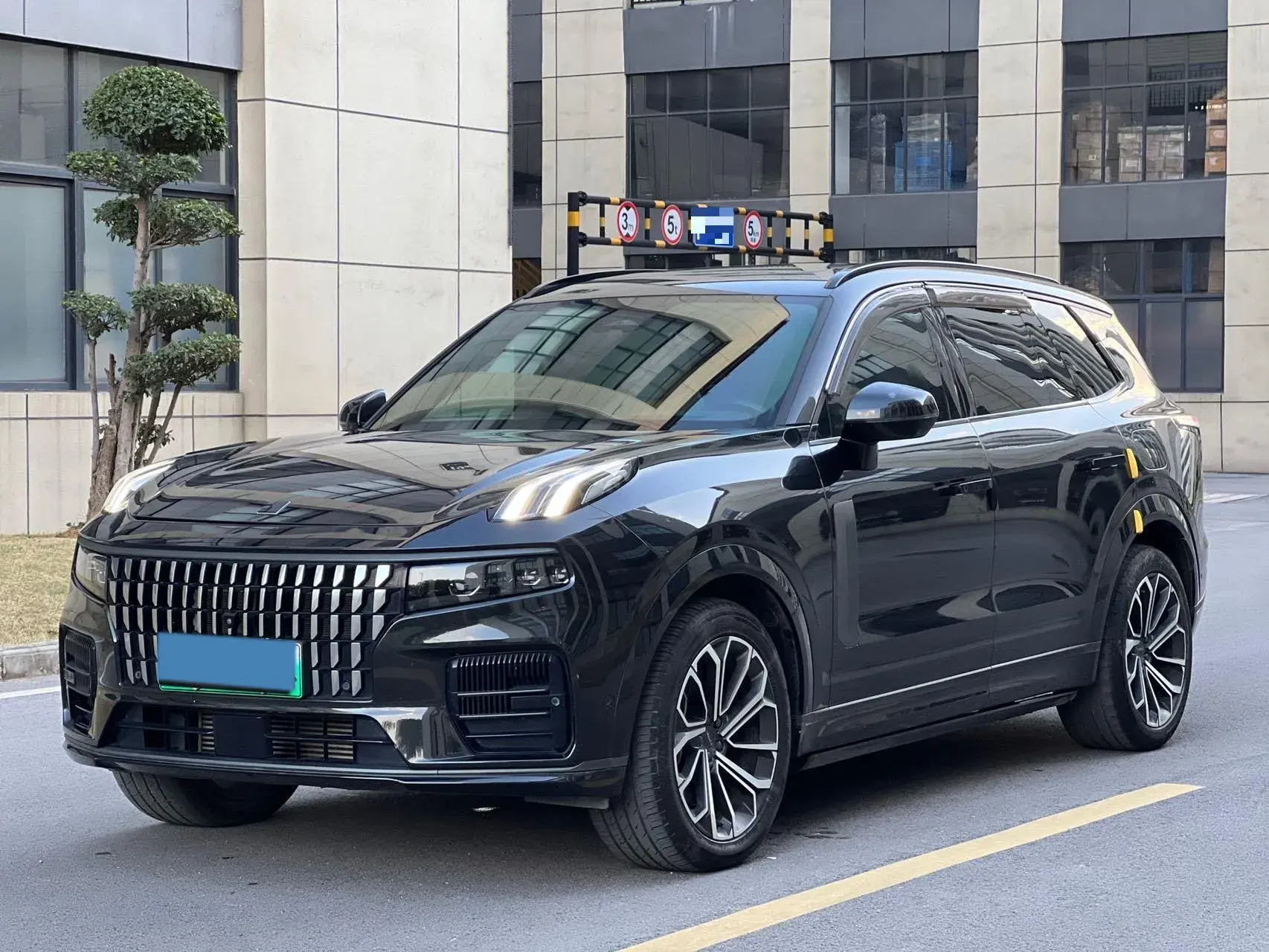 2023 LYNK&CO 09 view 1