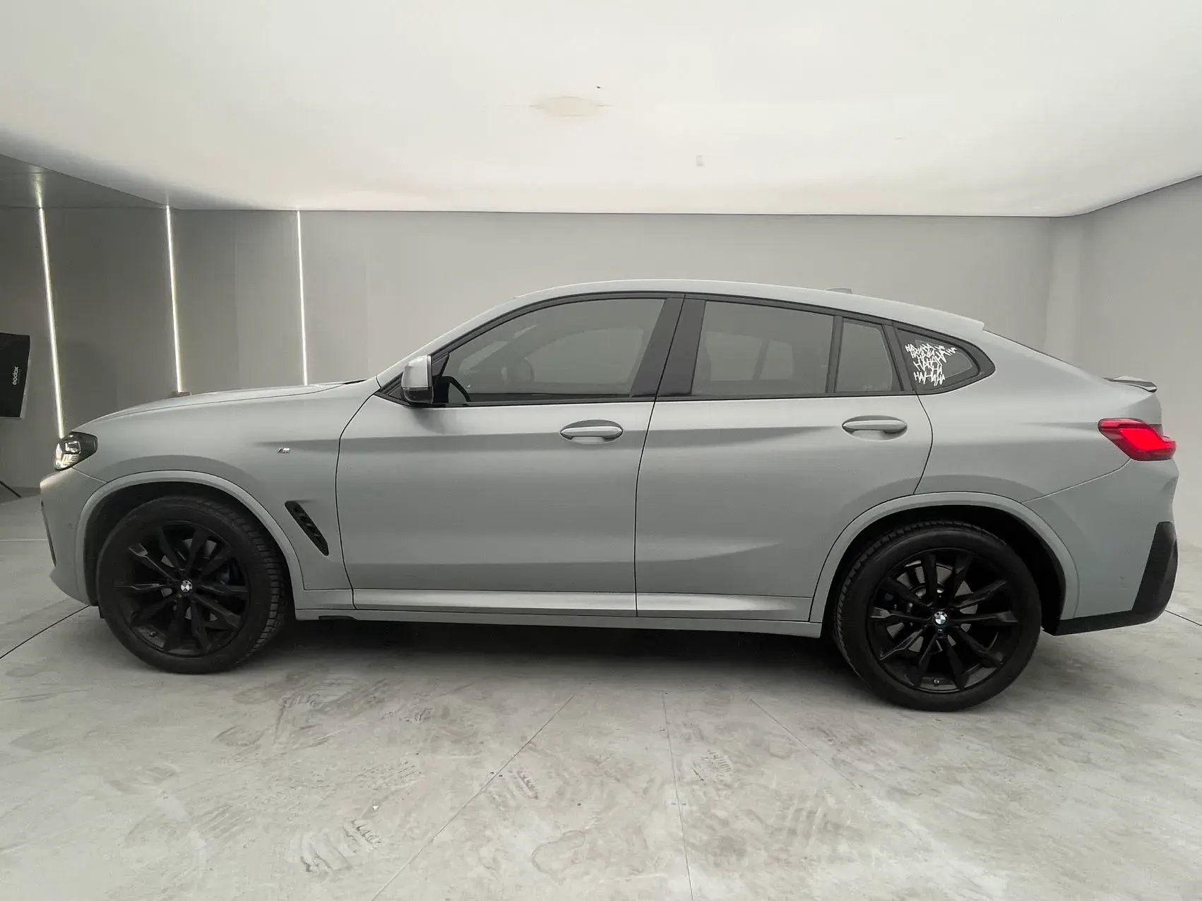 2022 BMW X4 thumbnail 4