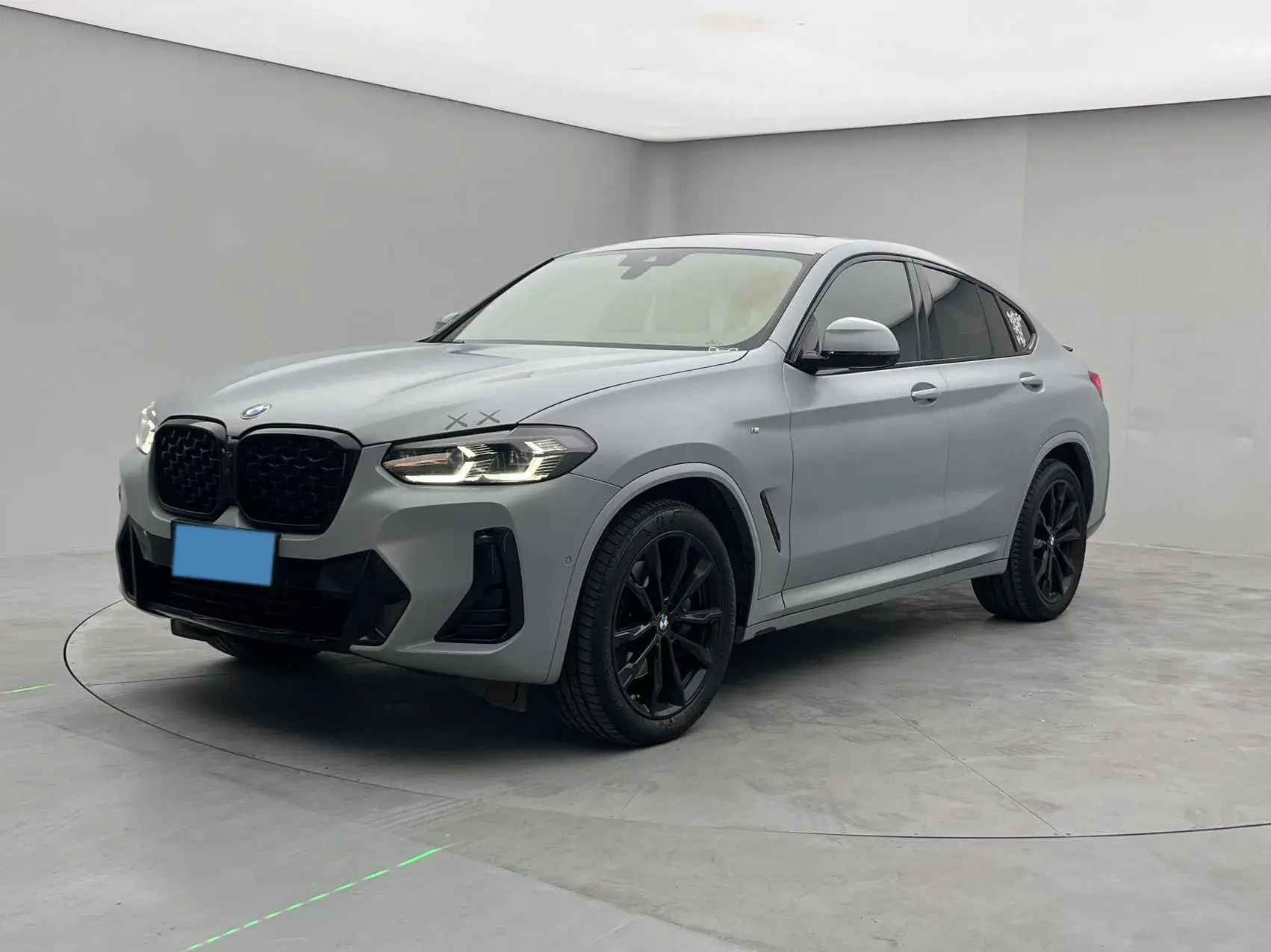 2022 BMW X4 view 1
