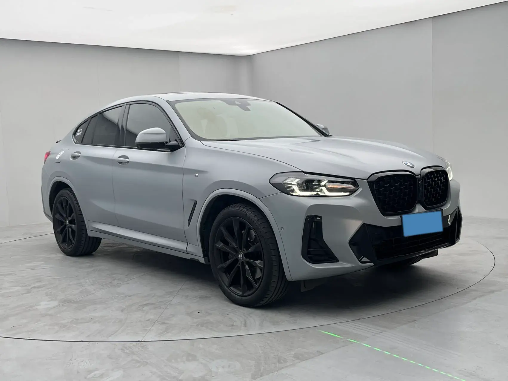 2022 BMW X4 thumbnail 3