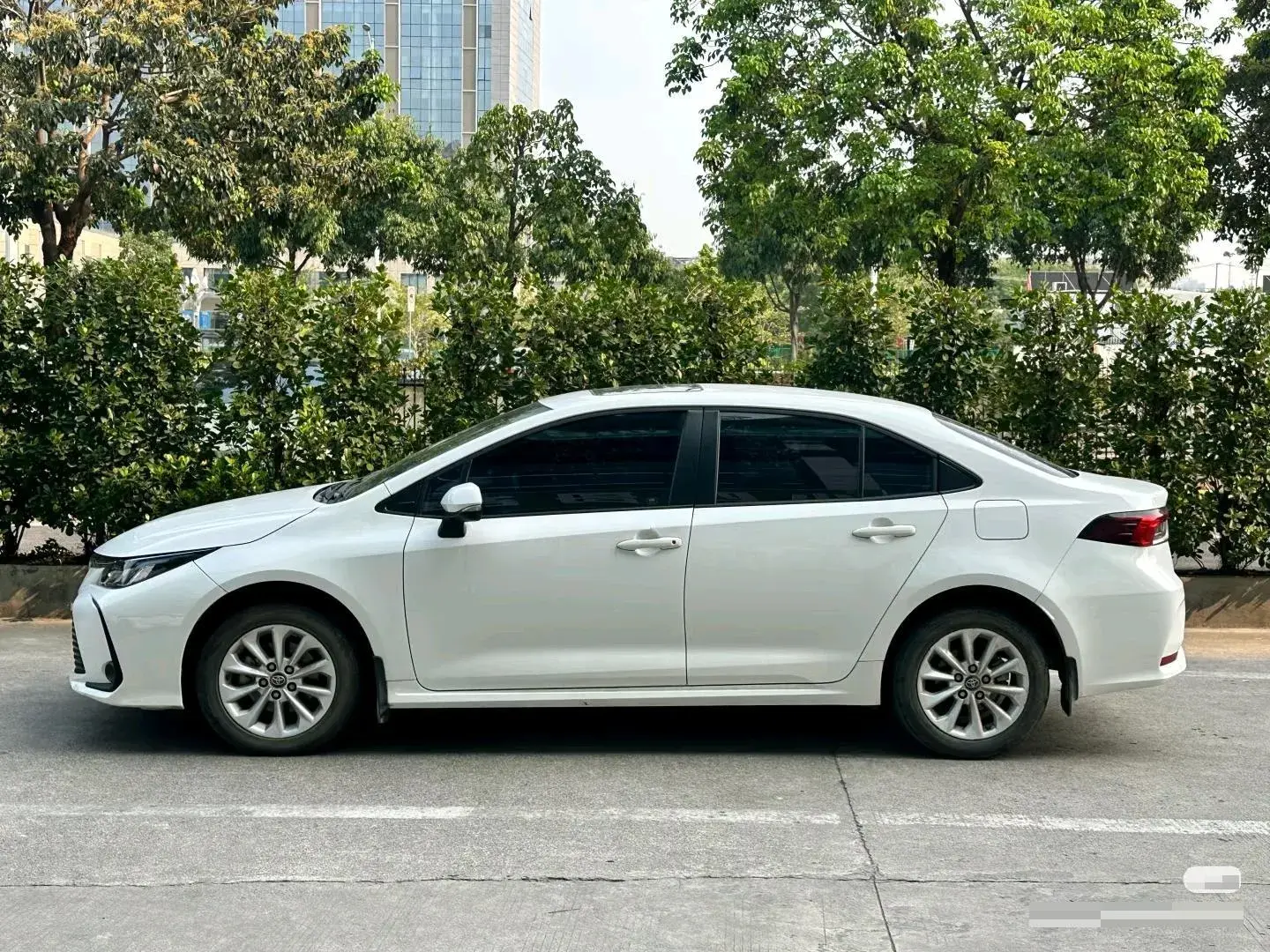 2021 TOYOTA COROLLA thumbnail 3