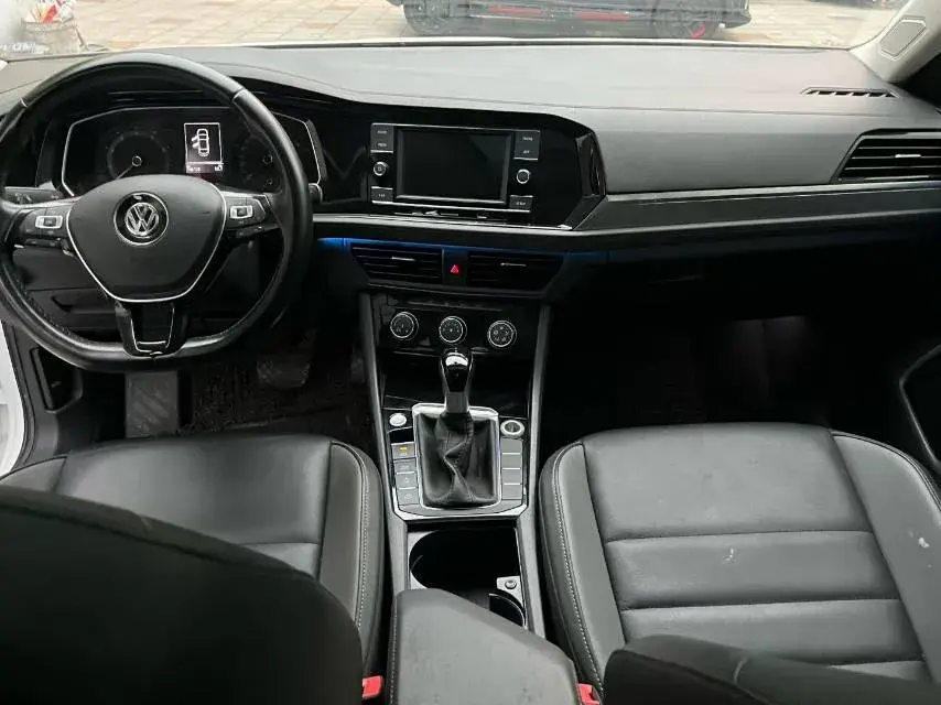 2019 VOLKSWAGEN SAGITAR thumbnail 3