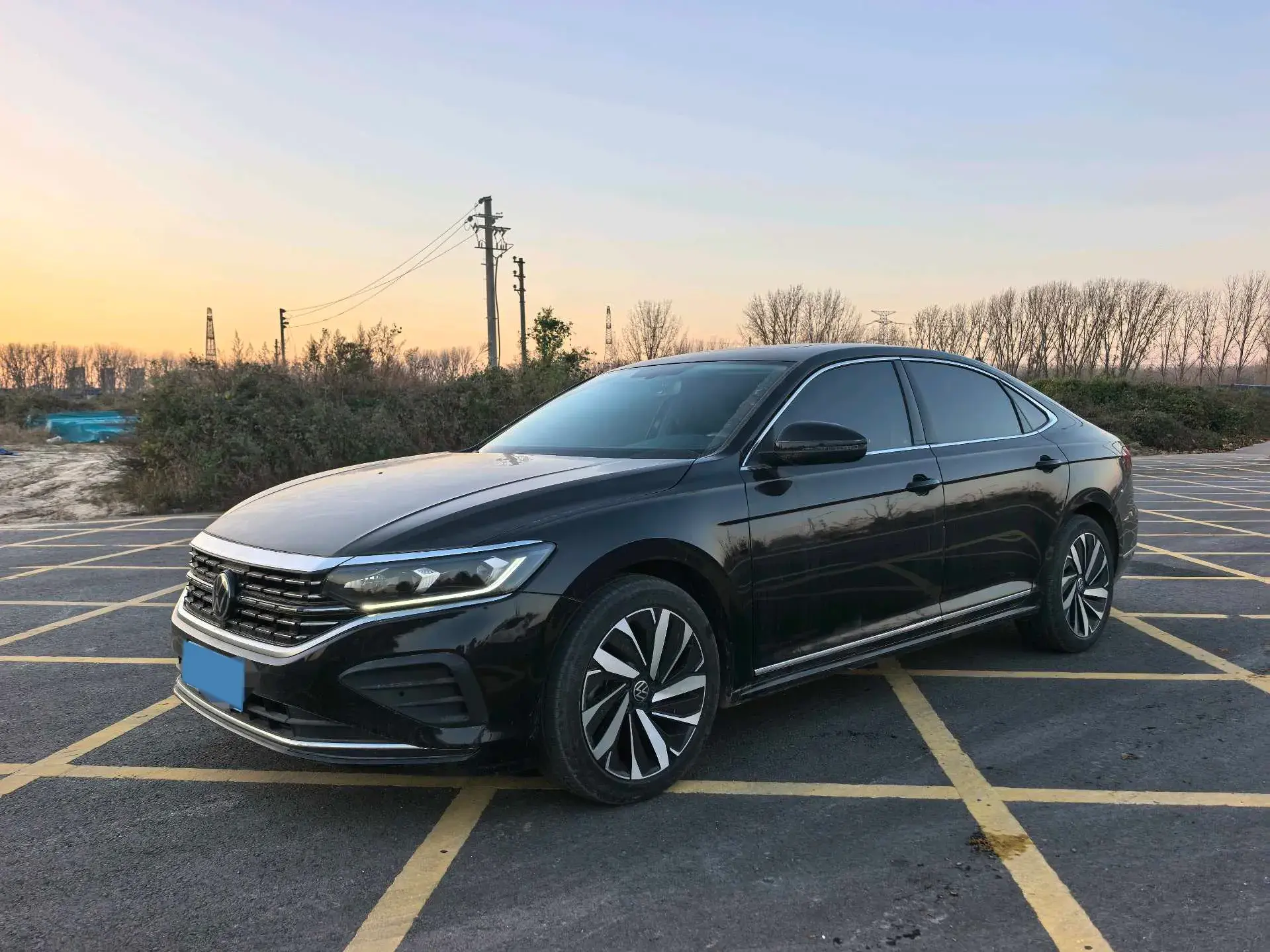 2024 VOLKSWAGEN PASSAT view 1