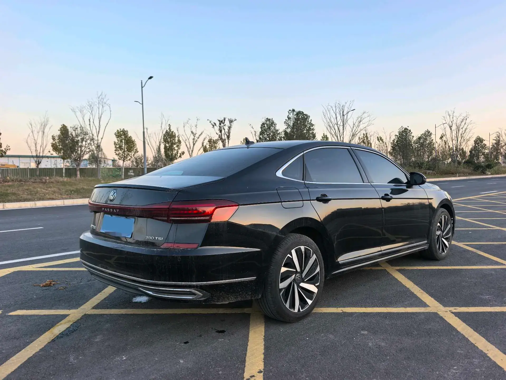 2024 VOLKSWAGEN PASSAT thumbnail 4
