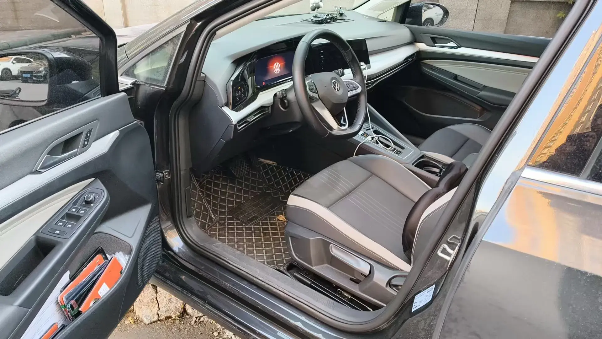 2021 VOLKSWAGEN GOLF thumbnail 2