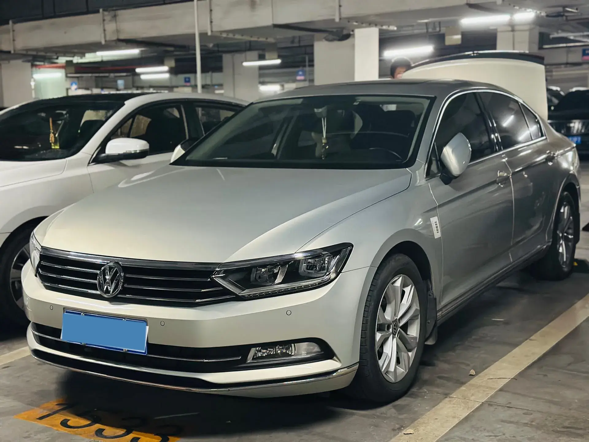2018 VOLKSWAGEN MAGOTAN view 1