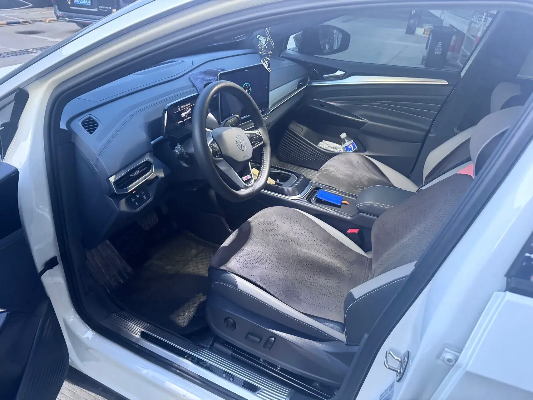 2025 VOLKSWAGEN ID.4 thumbnail 3