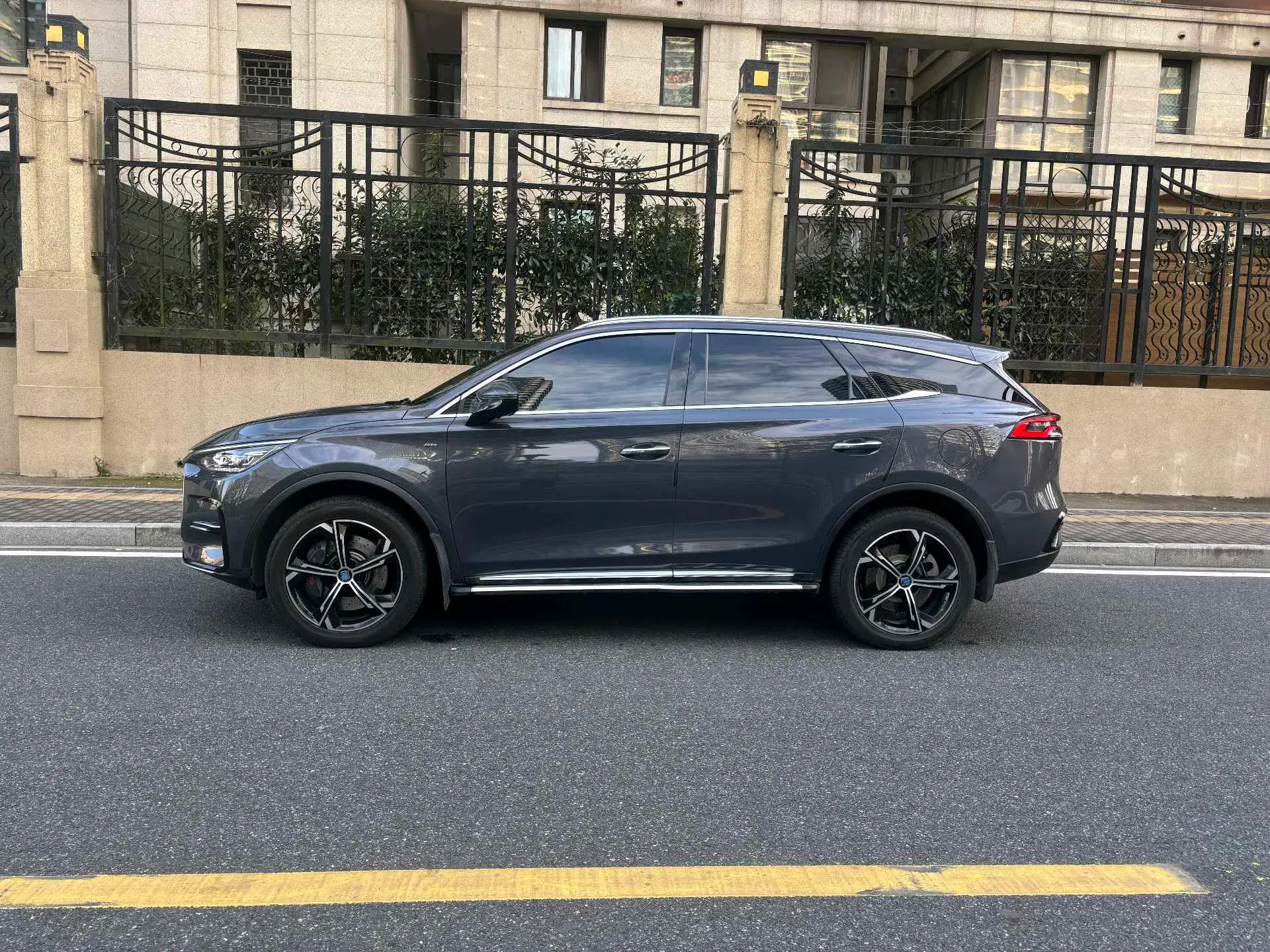 2021 BYD TANG thumbnail 2