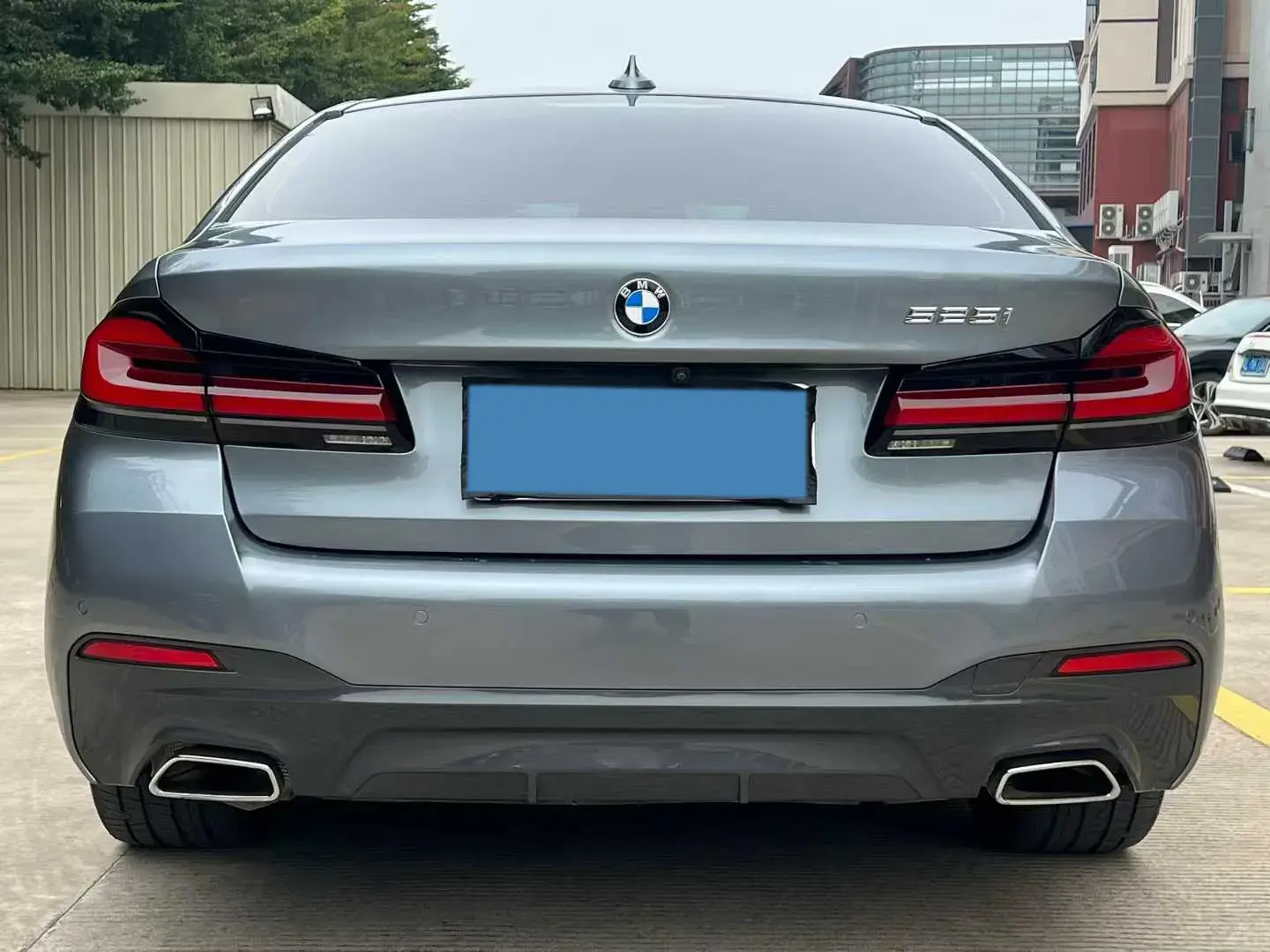 2022 BMW 5 thumbnail 3