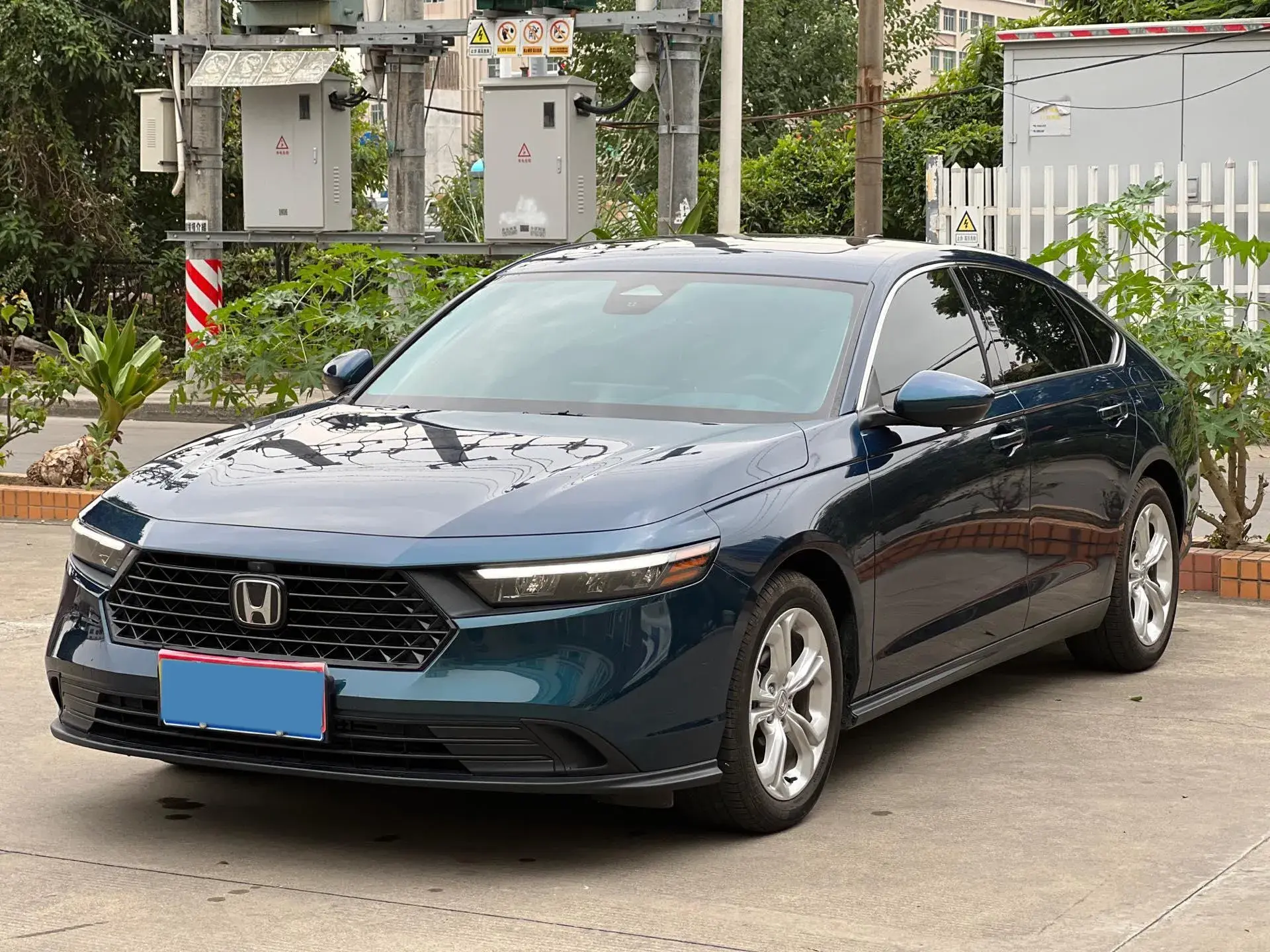 2023 HONDA ACCORD view 1