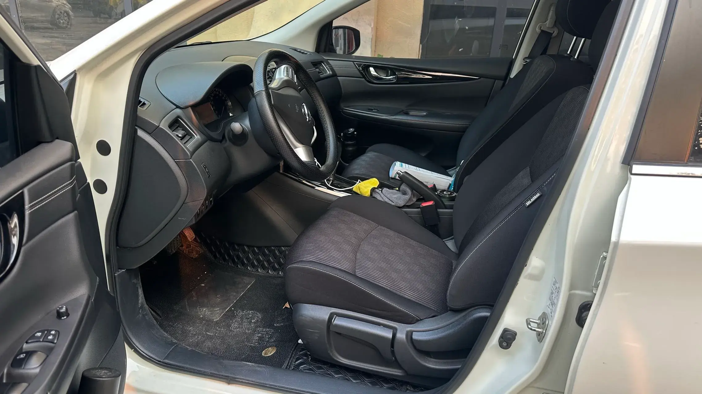 2021 NISSAN TIIDA thumbnail 3