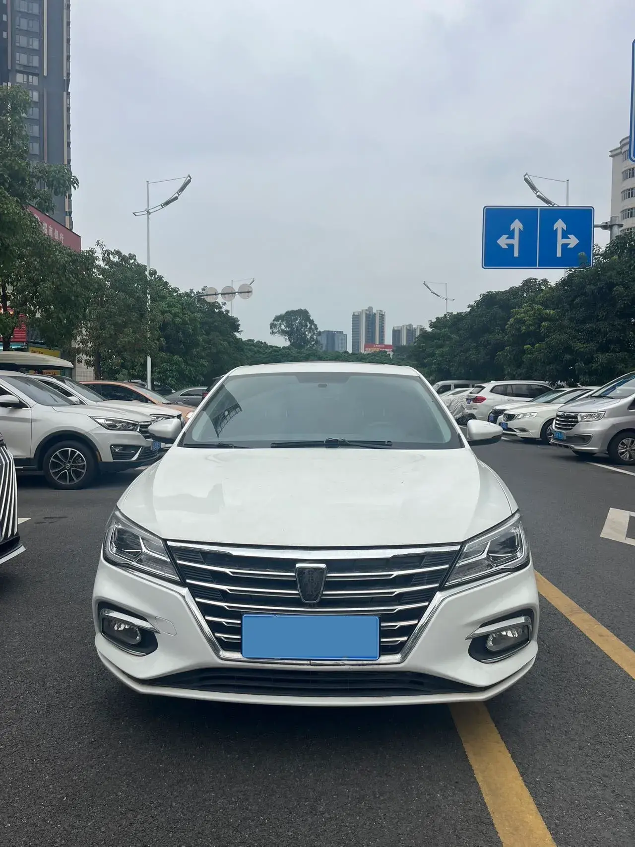 2020 ROEWE I5 thumbnail 2