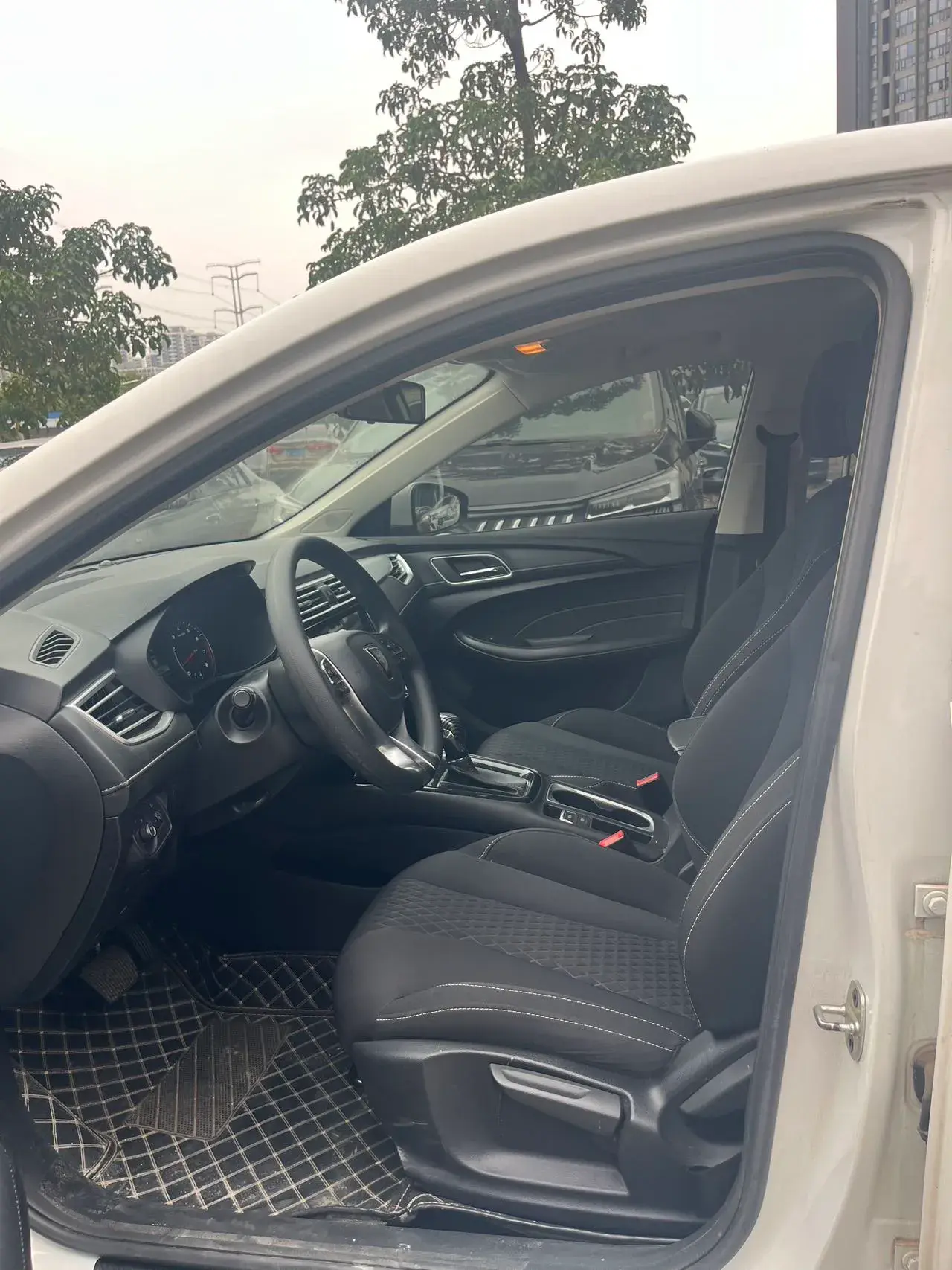 2020 ROEWE I5 thumbnail 4