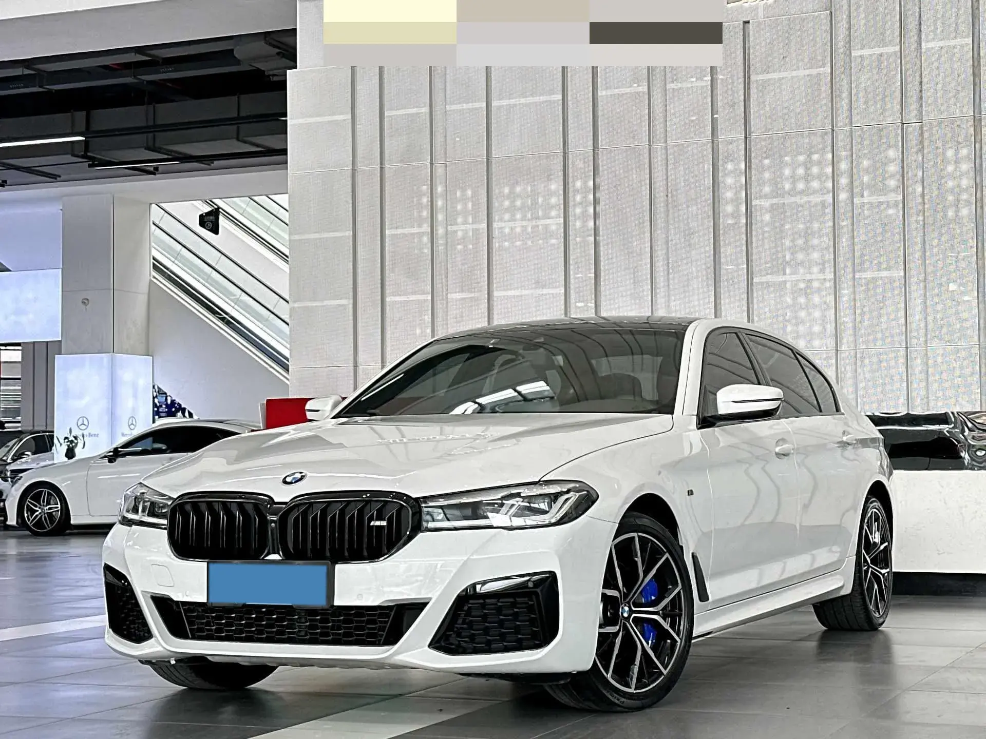 2021 BMW 5 view 1