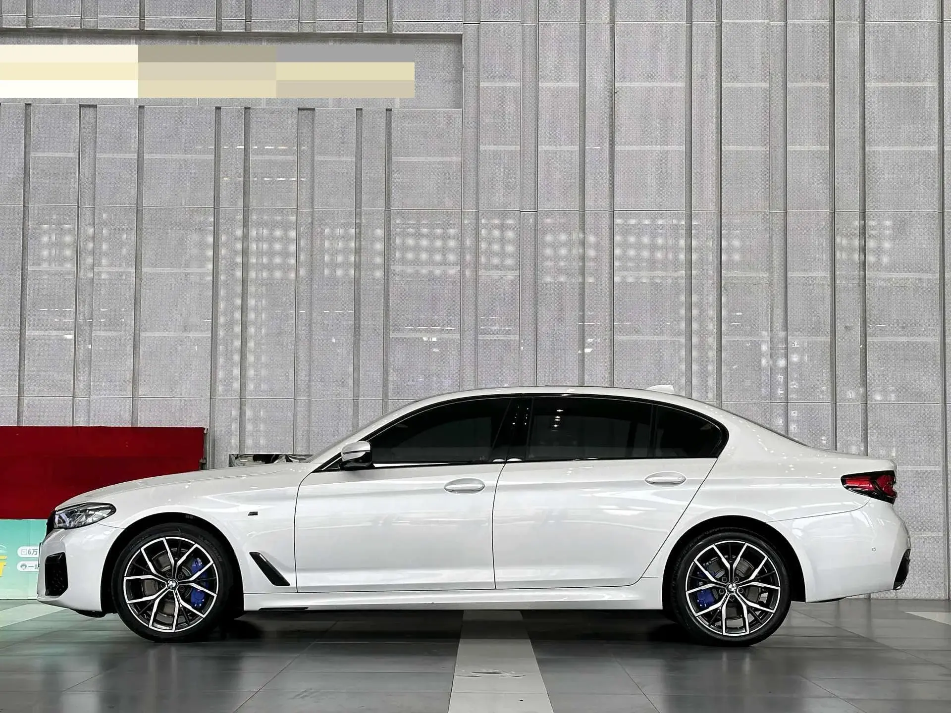2021 BMW 5 thumbnail 4