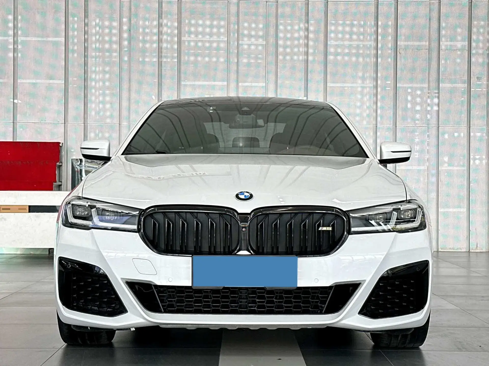 2021 BMW 5 thumbnail 2
