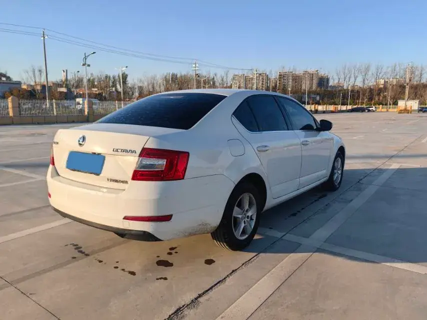 2017 SKODA OCTAVIA thumbnail 4