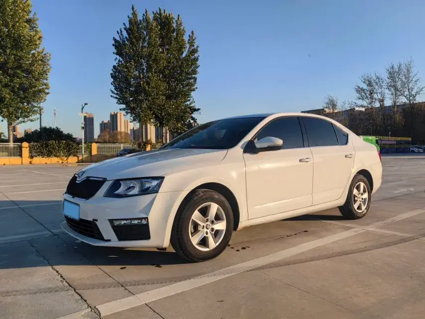 2017 SKODA OCTAVIA view 1