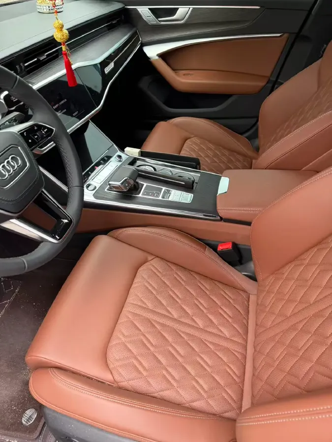 2025 Audi A6L 2.0T 245HP L4 7DCT,autocango,china used car exporter,china ev exporter,chinese used car exporter,chinese used ev exporter