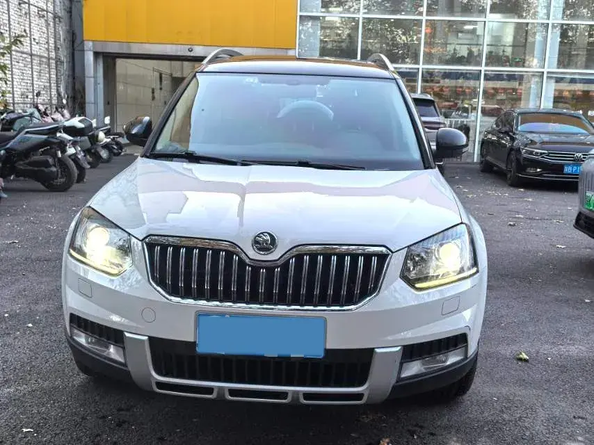 2017 SKODA YETI thumbnail 2