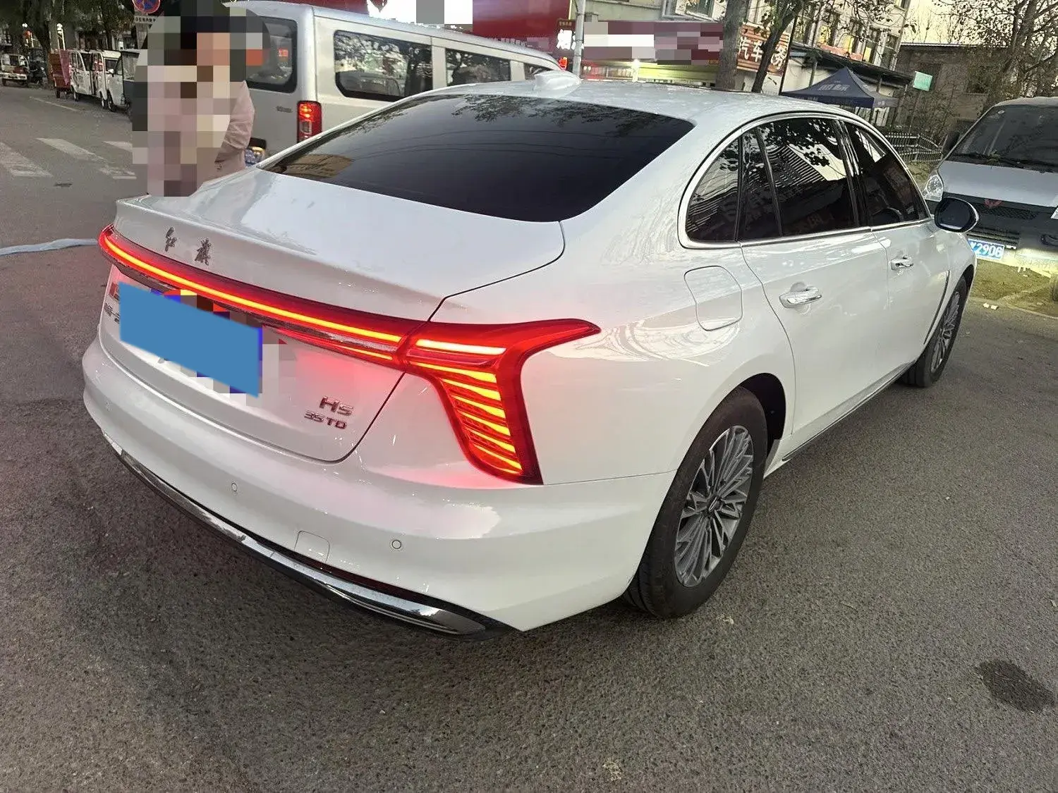 2024 HONGQI H5 thumbnail 4