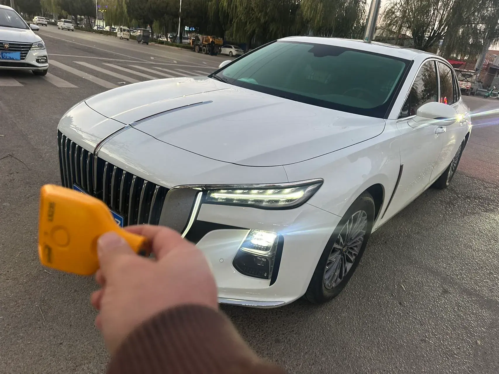 2024 HONGQI H5 view 1