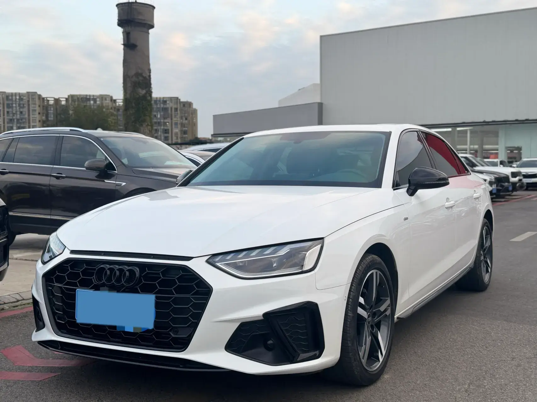 2023 AUDI A4L view 1