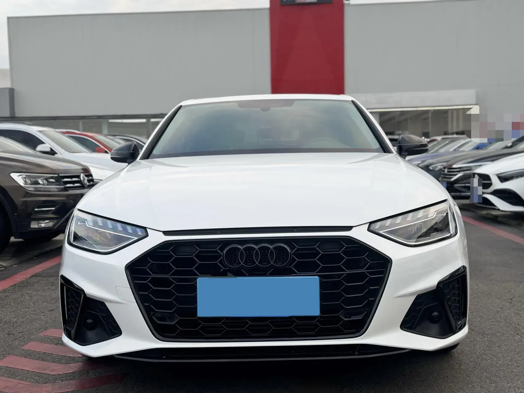 2023 AUDI A4L thumbnail 2