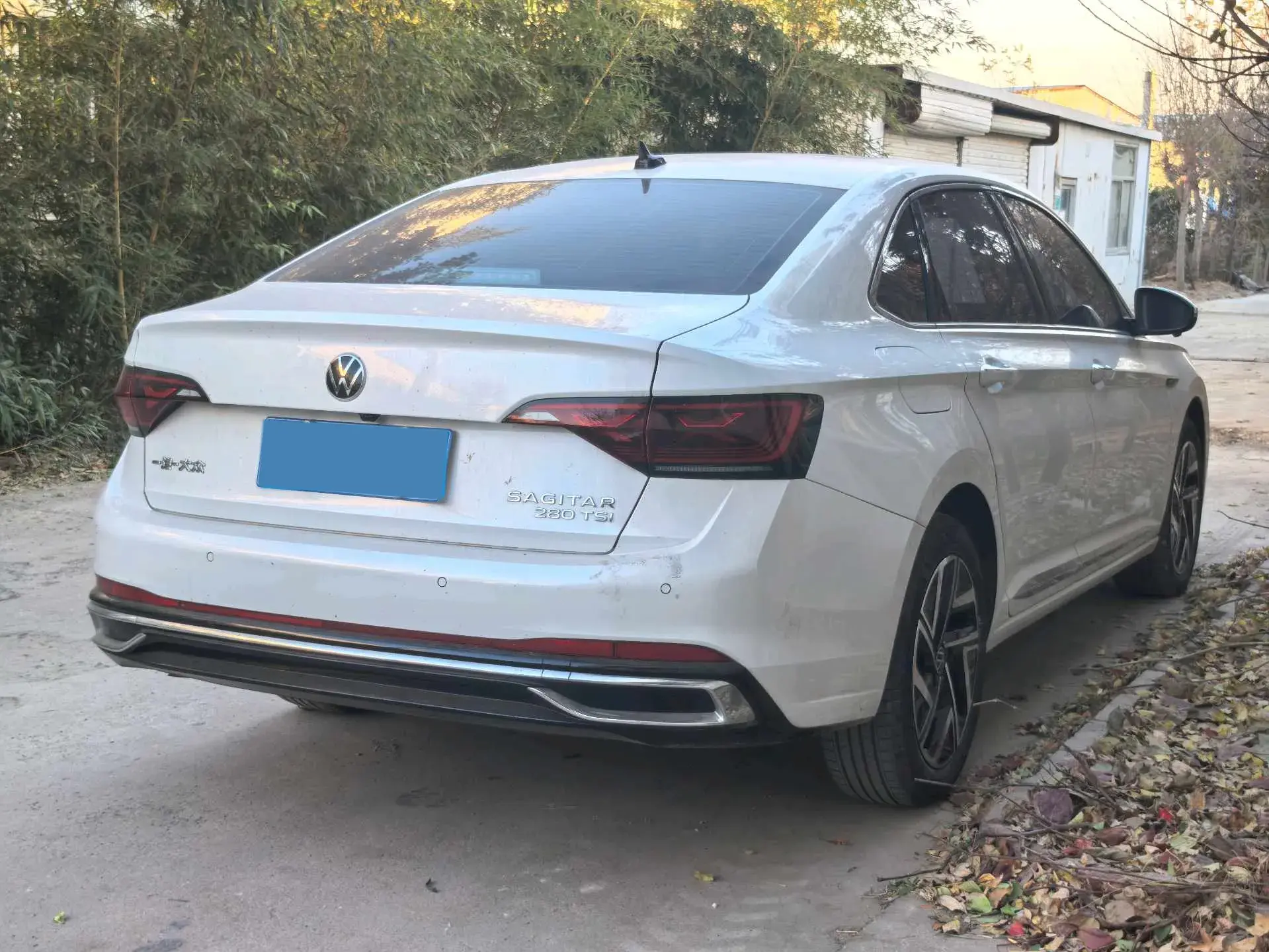 2023 VOLKSWAGEN SAGITAR thumbnail 3