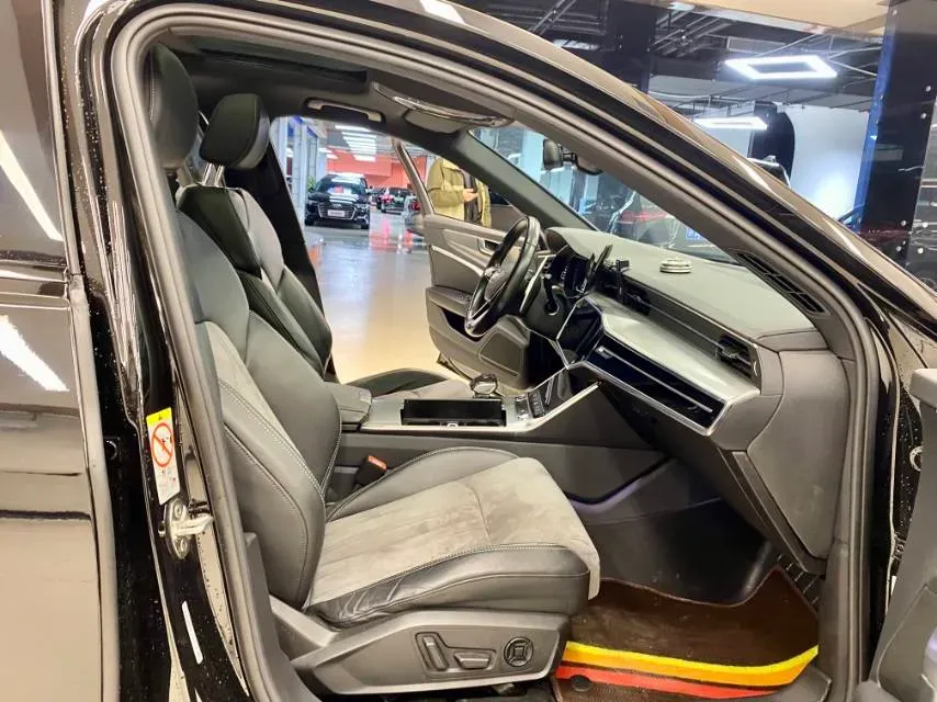 2022 Audi A6L 2.0T 224HP L4 7DCT,autocango,china used car exporter,china ev exporter,chinese used car exporter,chinese used ev exporter