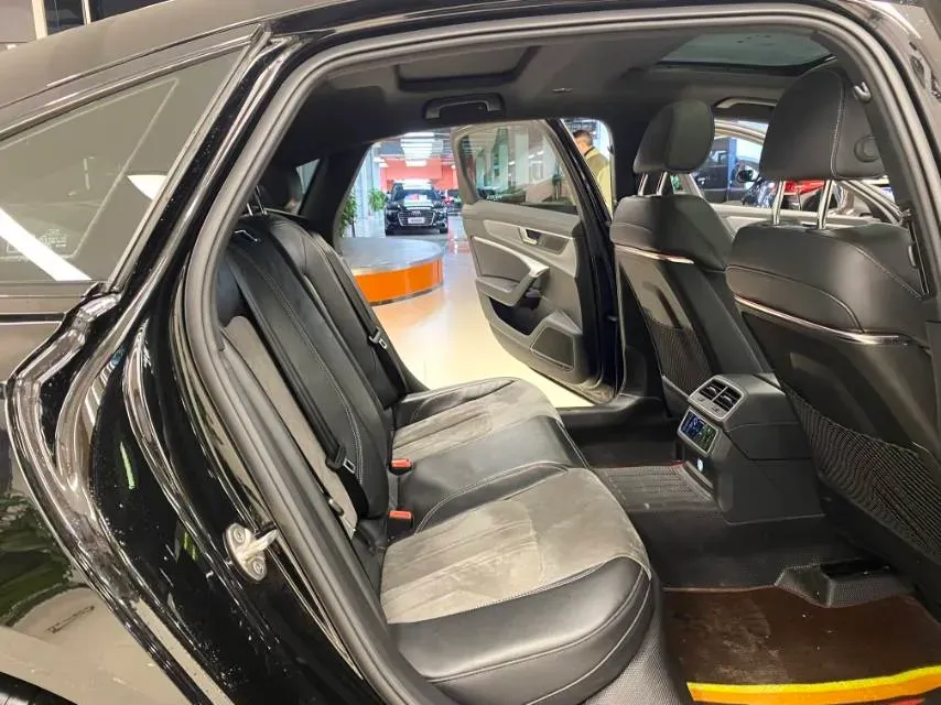 2022 Audi A6L 2.0T 224HP L4 7DCT,autocango,china used car exporter,china ev exporter,chinese used car exporter,chinese used ev exporter