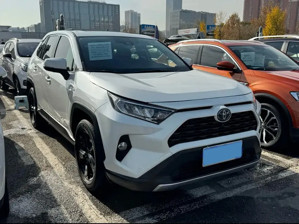 2020 TOYOTA RAV4 thumbnail 2
