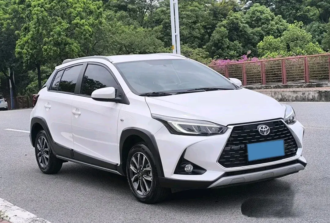 2022 TOYOTA YARIS thumbnail 3